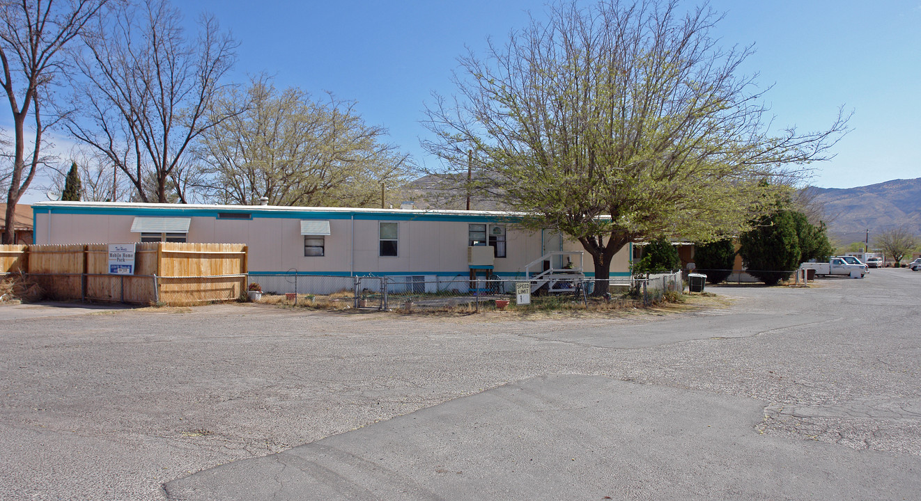 Two Harts Mobile Home Park in Alamogordo, NM - Building Photo