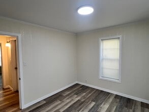 929 E Sullenberger Ave in Malvern, AR - Foto de edificio - Building Photo