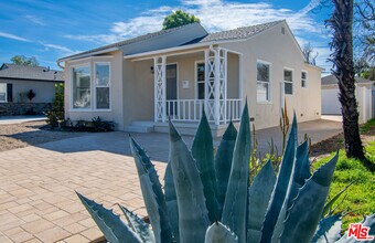 17638 Welby Way in Los Angeles, CA - Building Photo - Building Photo