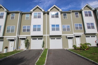 5 Laurel Hill Rd in Brookfield, CT - Building Photo - Building Photo