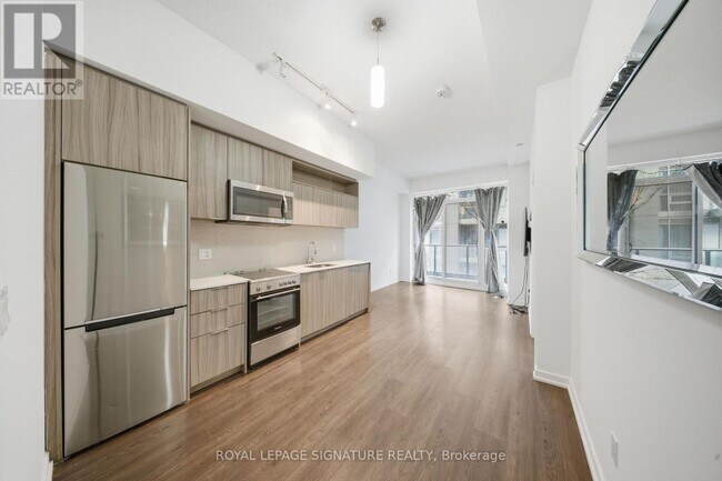 50 Forest Manor Rd in Toronto, ON - Building Photo - Building Photo