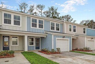 121 Marigny St in Moncks Corner, SC - Building Photo