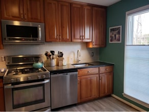 1512 Chatham Colony Ct in Reston, VA - Building Photo - Building Photo