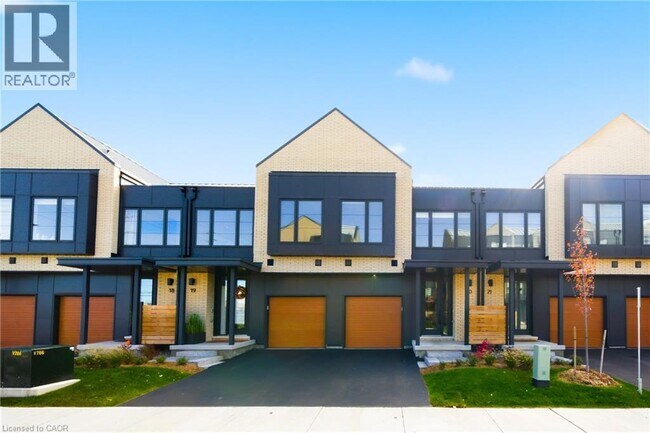 2273 Turnberry Rd in Burlington, ON - Building Photo - Building Photo