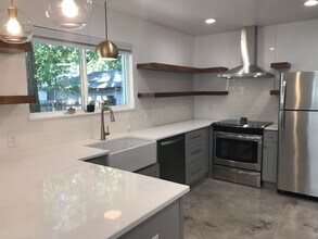 423 W Woodlawn Ave in San Antonio, TX - Foto de edificio - Building Photo