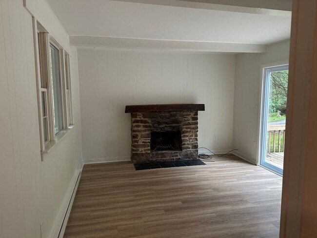 520 Kintner Rd in Kintnersville, PA - Building Photo - Building Photo