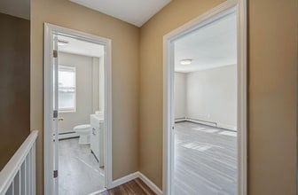 79 Brook St in Bay Shore, NY - Building Photo - Building Photo