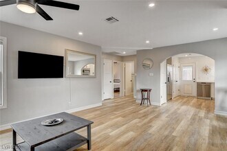 1017 E Oakey Blvd in Las Vegas, NV - Building Photo - Building Photo