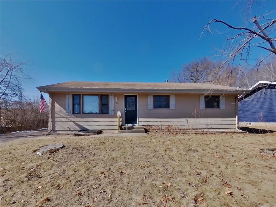 5521 St Michael St in Mounds View, MN - Building Photo