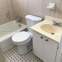 2550 York St-Unit -B in Opa Locka, FL - Building Photo - Building Photo