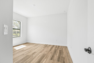 1268 Impala St in North Port, FL - Building Photo - Building Photo