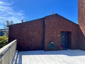 240 Headlands Ct in Sausalito, CA - Building Photo - Building Photo