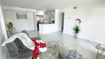 10033 Winding Lake Rd in Sunrise, FL - Building Photo