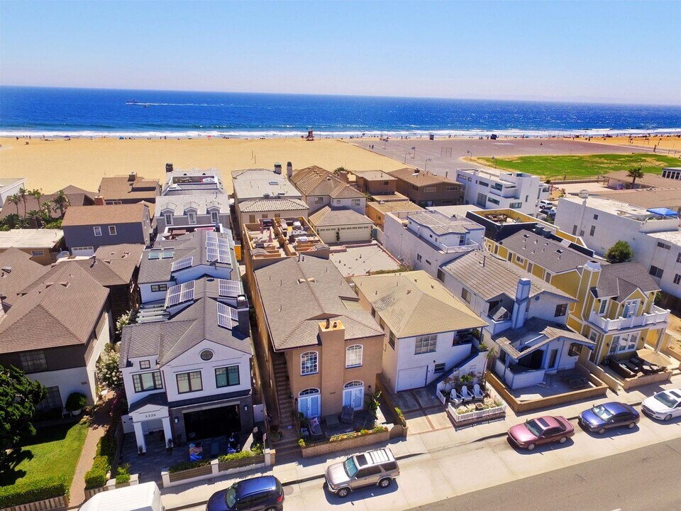 1229 W Balboa Blvd in Newport Beach, CA - Building Photo