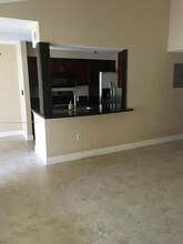 2321 NW 33rd St, Unit 214 in Oakland Park, FL - Foto de edificio - Building Photo