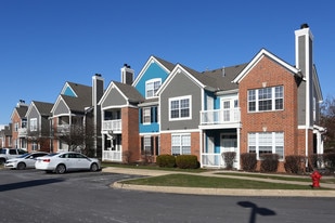 Aurora at Summerfield Apartments in Aurora, IL - Building Photo