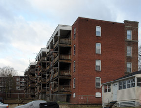 Laurette in Holyoke, MA - Foto de edificio - Building Photo