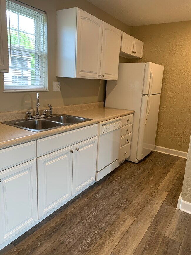 134 Brenda Ln Apartments and Nearby Fairmont Apartments For Rent