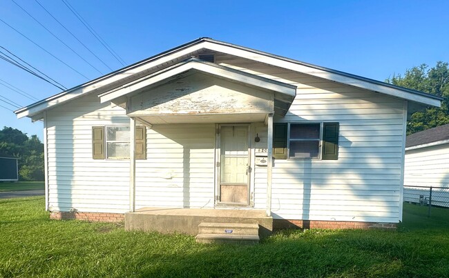 property at 620 S Magnolia St
