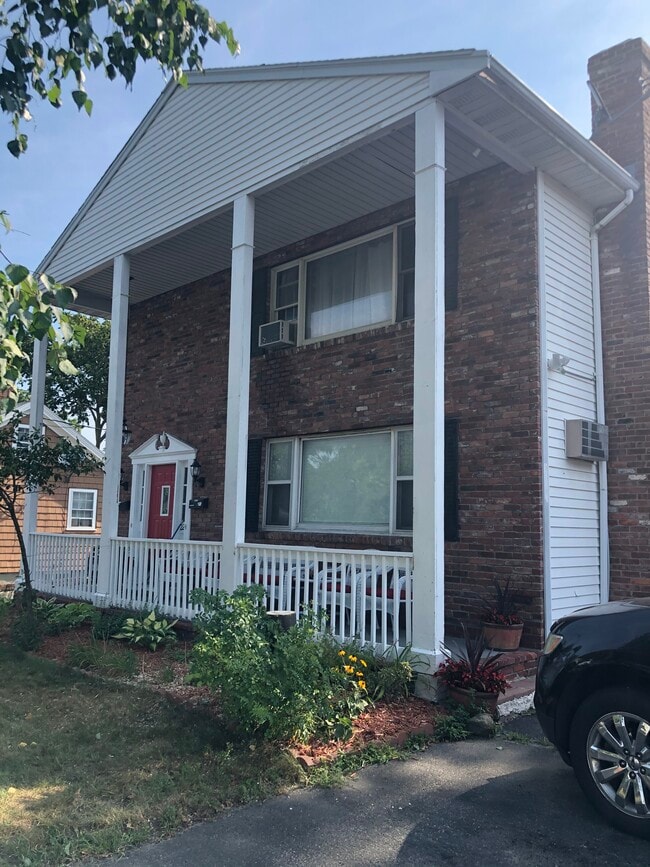 229 Essex St, Unit 2 in Saugus, MA - Building Photo - Building Photo