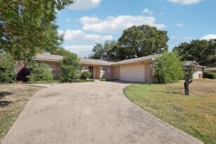4720 South Dr W in Fort Worth, TX - Building Photo