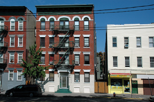 577 Central Ave in Jersey City, NJ - Foto de edificio - Building Photo