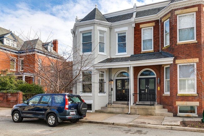 property at 305 N Vine St