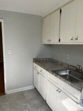 15A Carolyn Ter, Unit 15a in Roselle, NJ - Building Photo - Building Photo