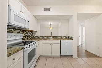 6434 Cypressdale Dr, Unit 102 in Riverview, FL - Foto de edificio - Building Photo