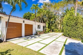 1347 Bird Rd in Coral Gables, FL - Foto de edificio - Building Photo