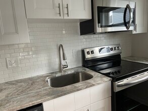 741 W Ocean View Ave in Norfolk, VA - Building Photo - Building Photo