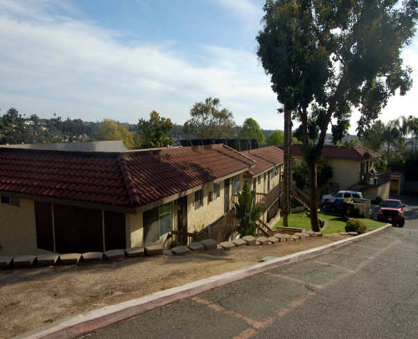 326 Hillside Ter in Vista, CA - Foto de edificio - Building Photo