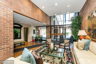 111 Hamlet Hill Rd in Baltimore, MD - Building Photo - Building Photo