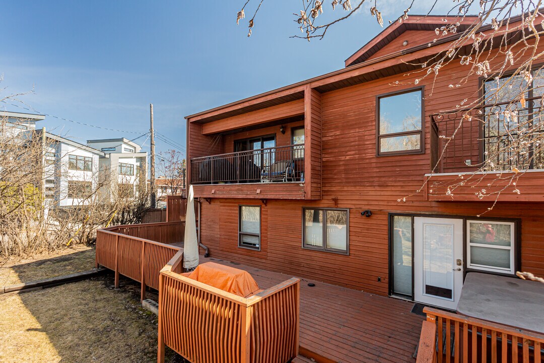 8325 Rowland Rd NW in Edmonton, AB - Building Photo