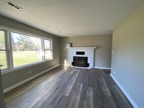 2056 Hodgenville Rd in Elizabethtown, KY - Building Photo - Building Photo