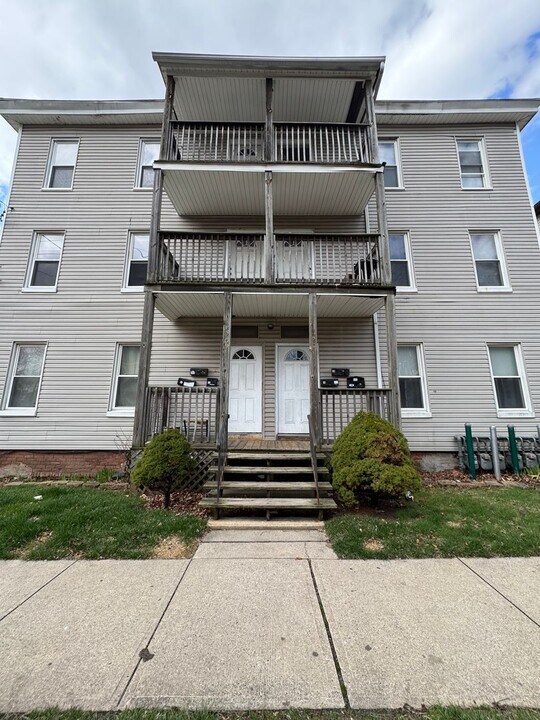 209-209 Glen St in New Britain, CT - Building Photo