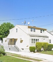 521 N 7th St in New Hyde Park, NY - Building Photo