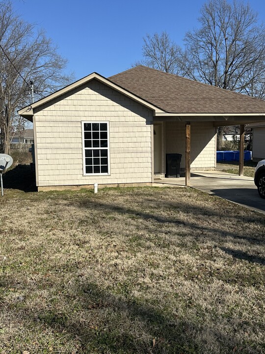 1710 Henry St in Jonesboro, AR - Building Photo