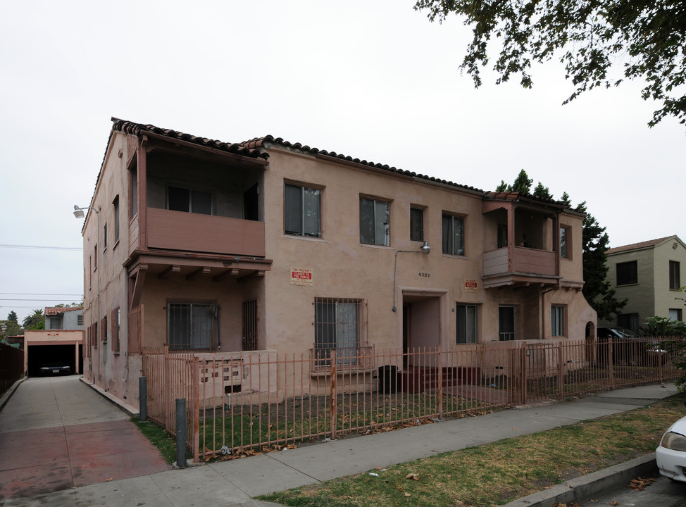 4237 8th Ave in Los Angeles, CA - Building Photo