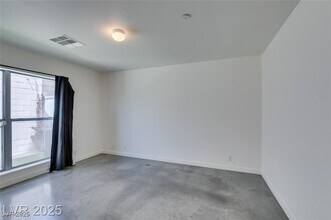 255 Tower St in Las Vegas, NV - Foto de edificio - Building Photo