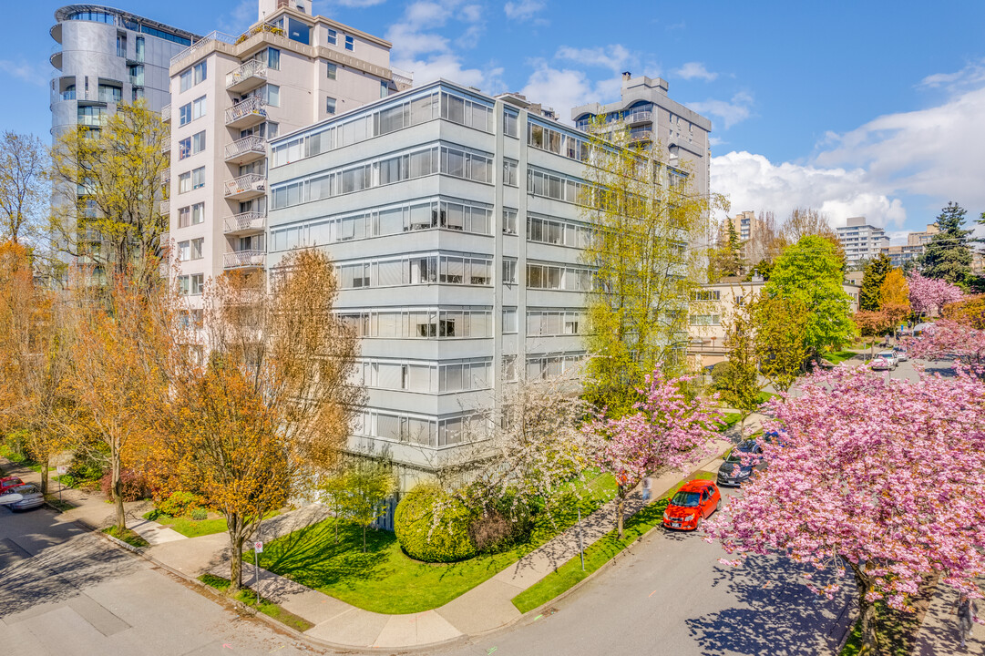 1315 Bute St in Vancouver, BC - Building Photo