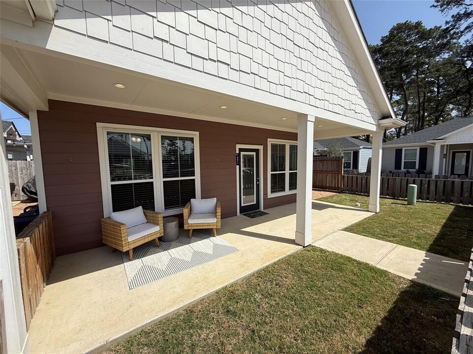 15770 Old Conroe Rd in Conroe, TX - Building Photo