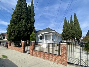 442 W Sepulveda St in San Pedro, CA - Foto de edificio - Building Photo