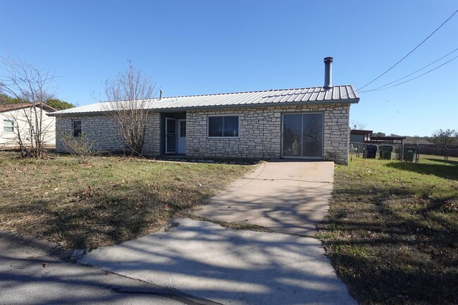 801 Mildred Ave in Burnet, TX - Building Photo - Building Photo