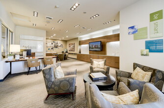 Aviara in Mercer Island, WA - Foto de edificio - Building Photo