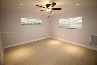 4540 SW 15th St in Miami, FL - Building Photo - Building Photo