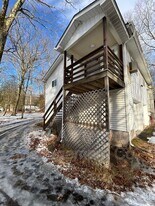 110 Gannet Dr in Henryville, PA - Building Photo