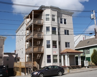 297 Bates St in Lewiston, ME - Building Photo