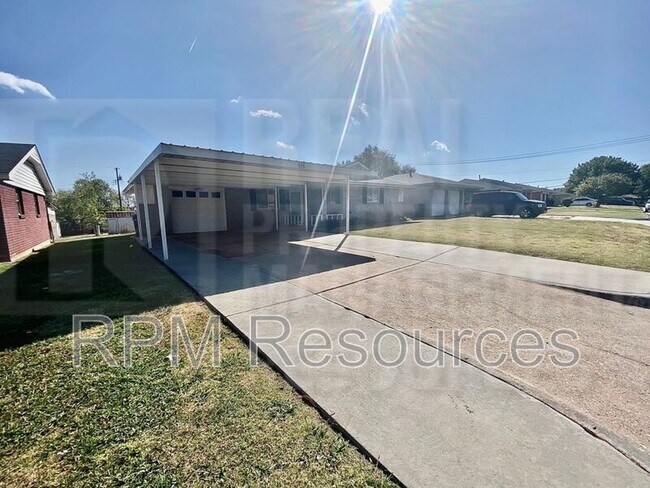 616 Baer Dr in Moore, OK - Building Photo - Building Photo