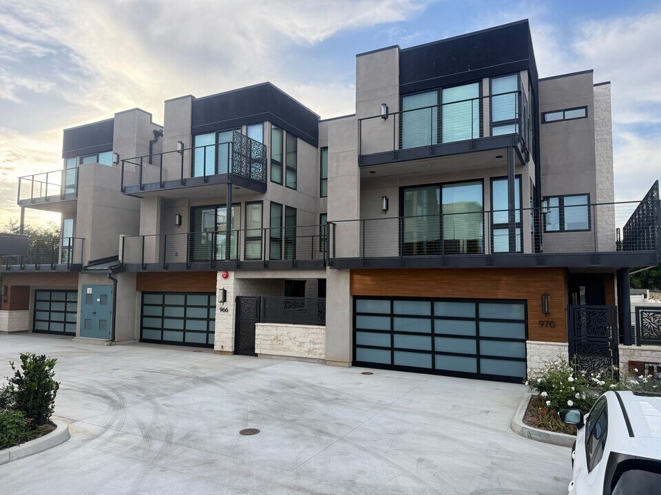 962 Grand Ave in Carlsbad, CA - Building Photo